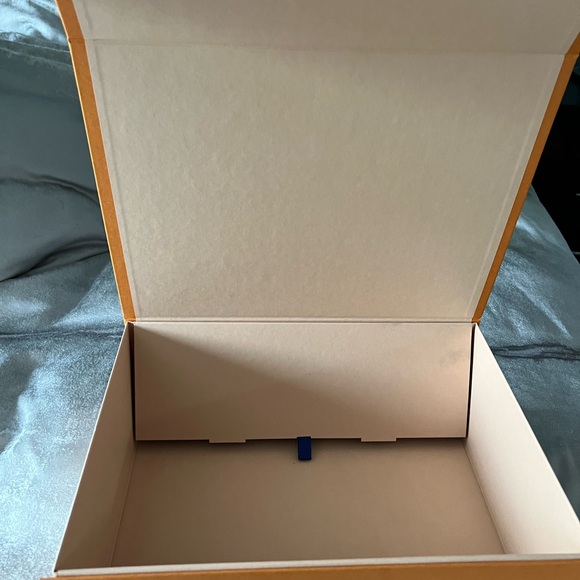 Louis Vuitton Large Gift Box with Magnetic Close & Empty Gift Bag. Exc cond. - Picture 4 of 10